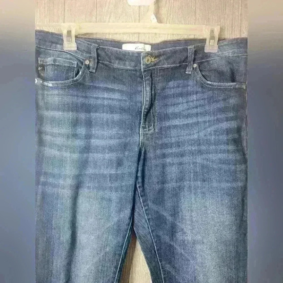 KanCan dark wash Skinny Jeans with minor distressing. Size 2xl - Picture 2 of 6